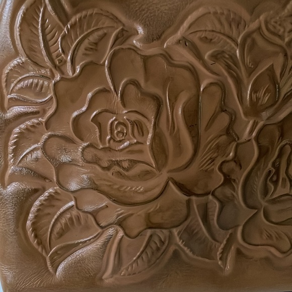 Patricia Nash Novella Crossbody with Kiss Lock - Picture 5 of 17